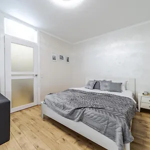  Апартаменты Inshiapartments On Knyazya Romana